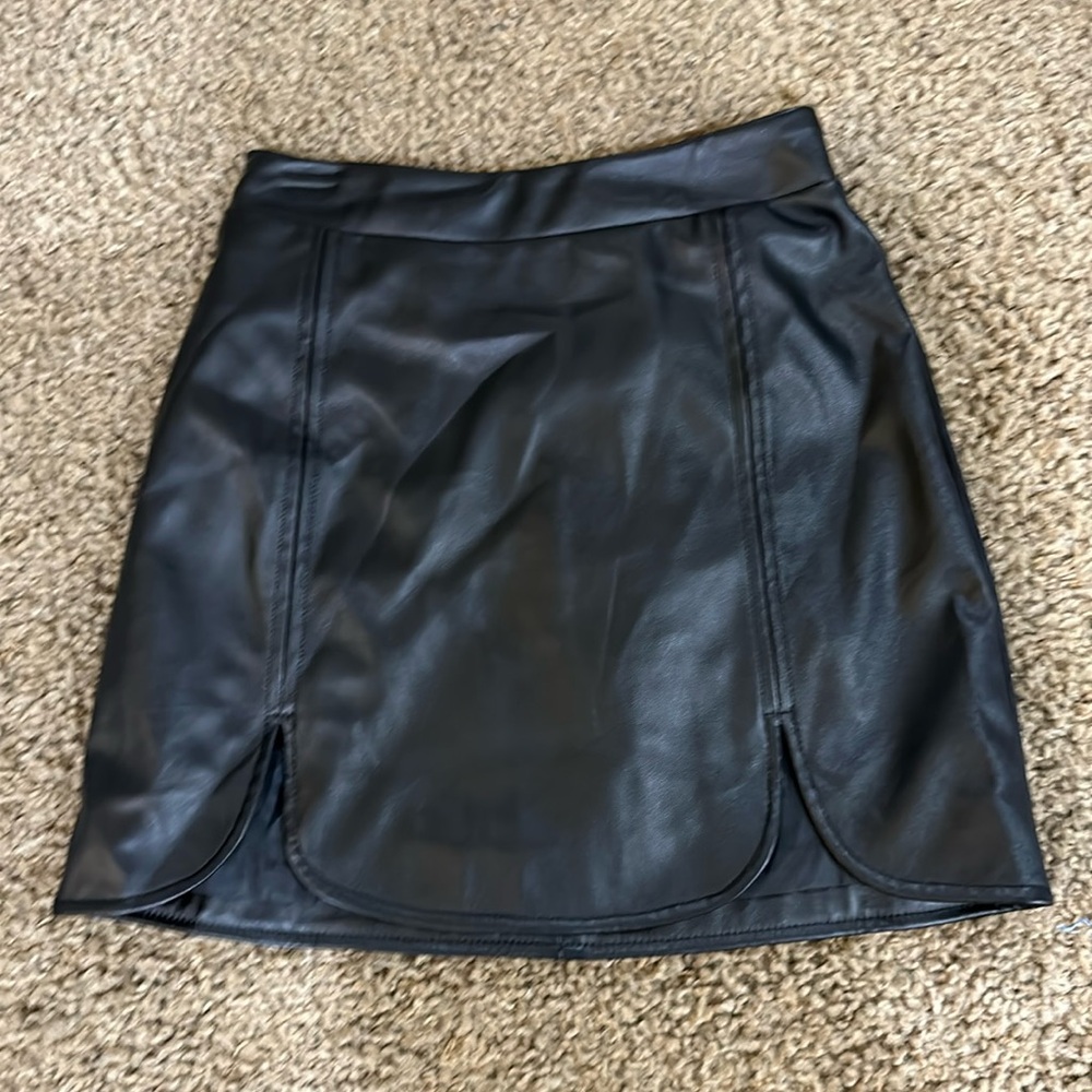Black leather skirt, xs, love okie boutique, never worn